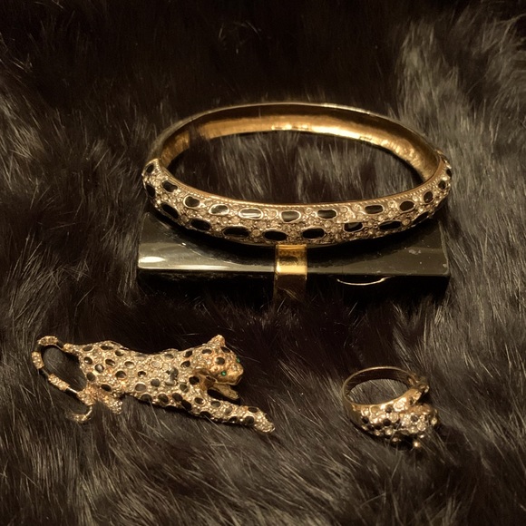 Jewelry - Vintage Panther Cheetah bangle bracelet,ring & pin. Gold black enamel & crystals